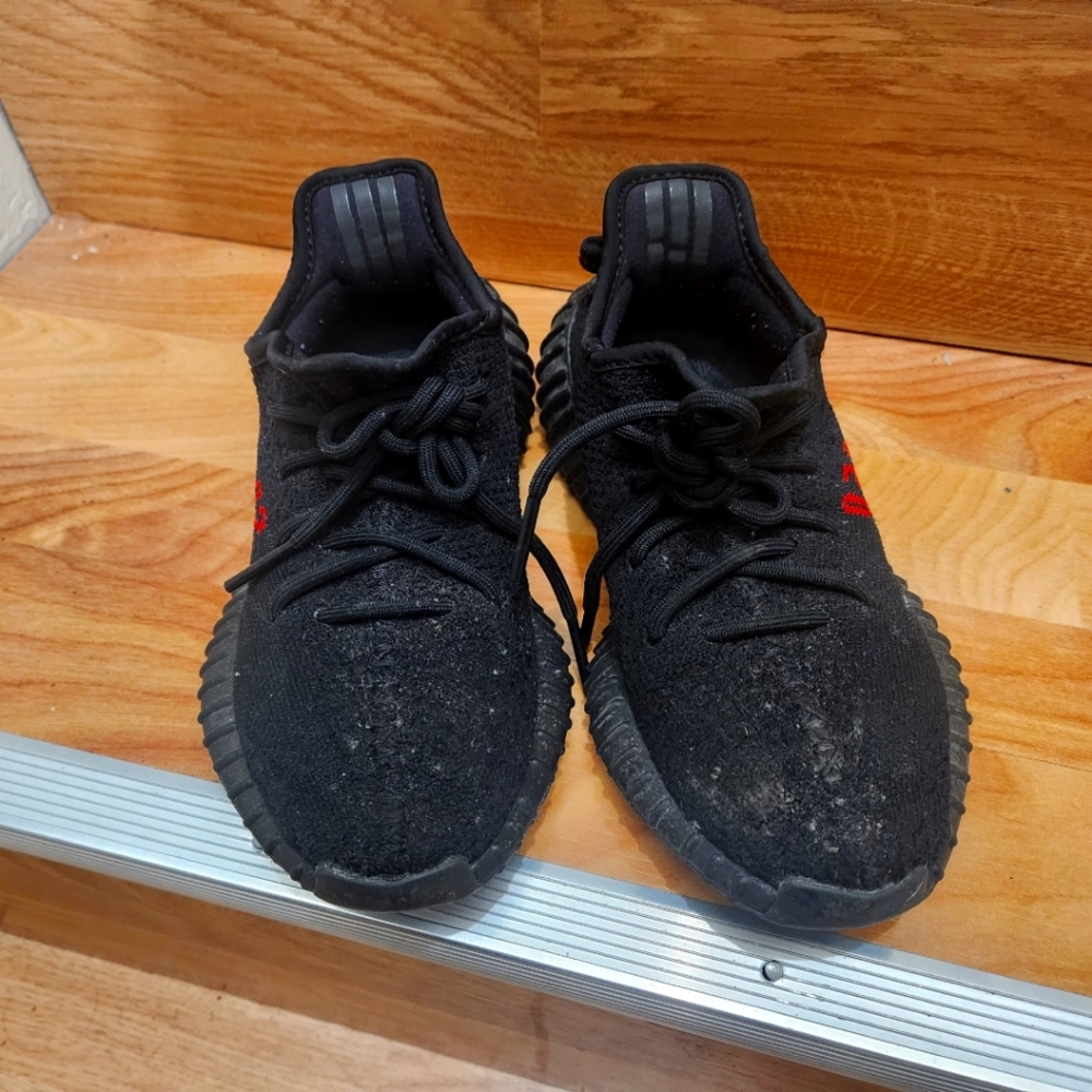 Yeezy 350 V2 Bred